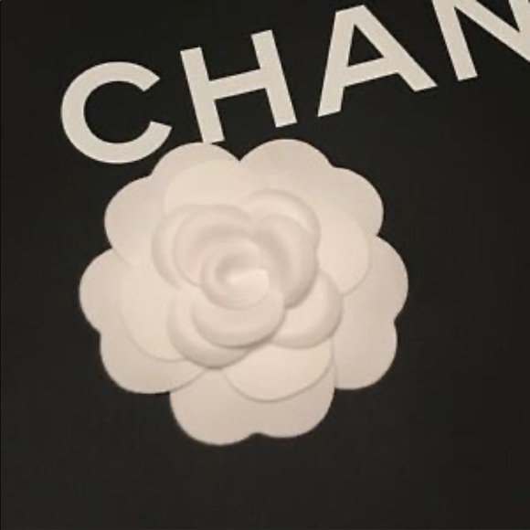 𝐶𝑎𝑚𝑒𝑙𝑙𝑖𝑎 𝐹𝑙𝑜𝑤𝑒𝑟 𝑀𝑎𝑠𝑘 - Picture 4 of 4